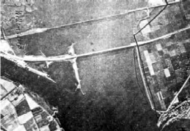 Verkenningsfoto Moerdijkbruggen 10 mei 1940