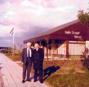 Jacob with Joop in front of the Janke Tromp Hoeve