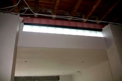 De lichttegels mooi afgewerkt.