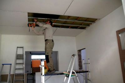 Vals plafond van de eetkamer.