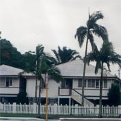 Typisch Cairns, grote houten huizen