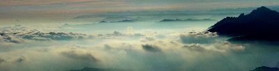 panoramafoto boven de wolken