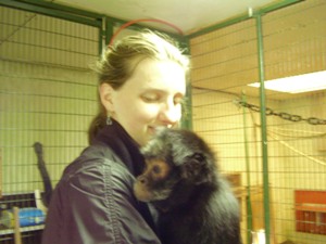 Dit ben ik, met Sammie de aap van een oud dierentuin in Wassenaar