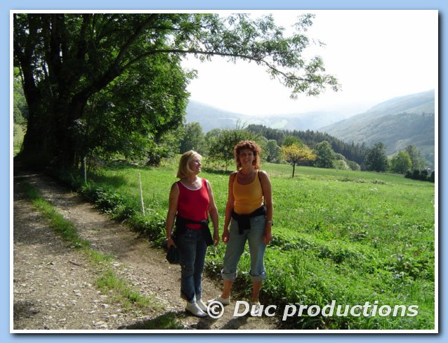 de Dames vermaken zich